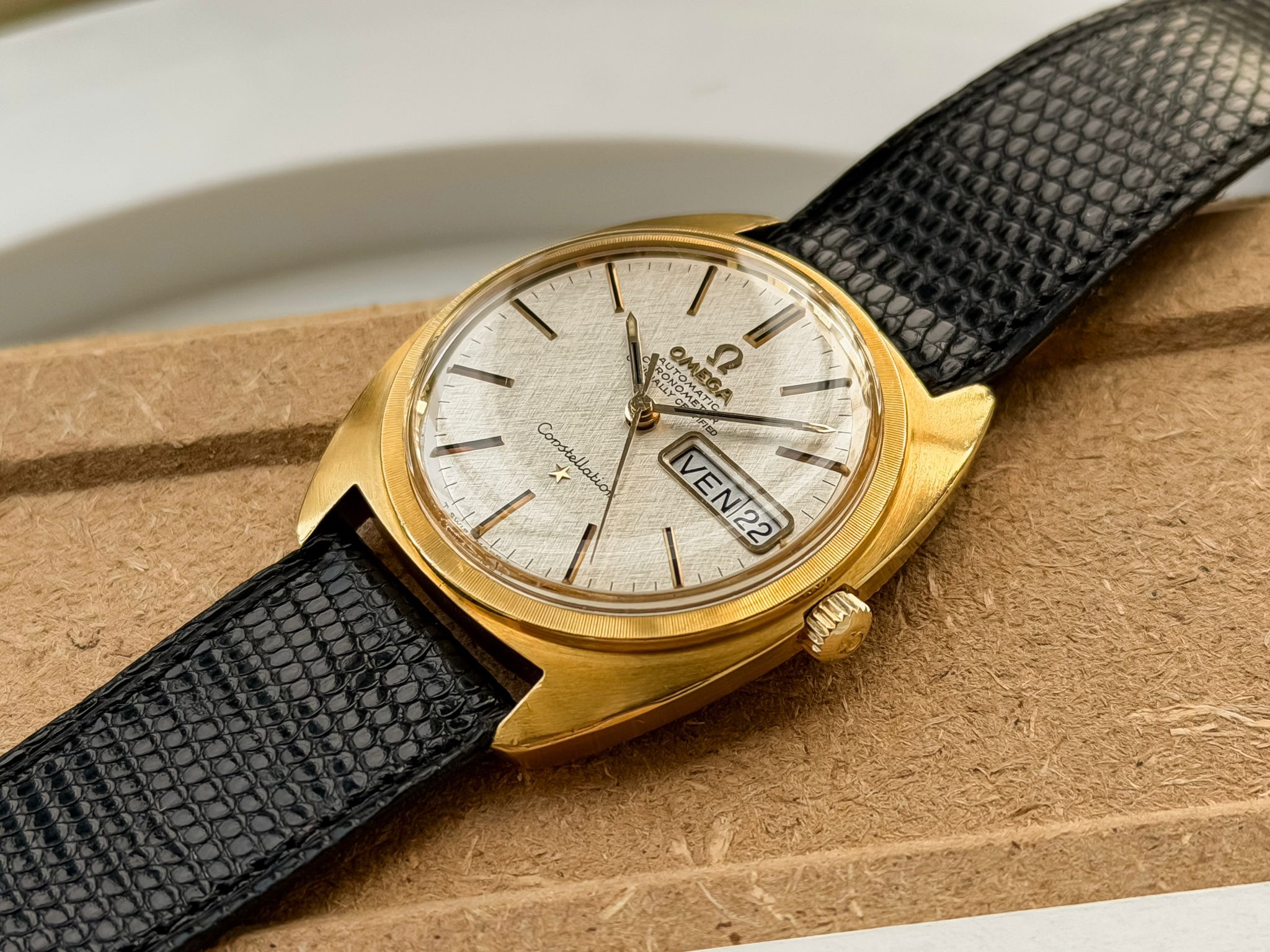 Omega Constellation C-shape 18k solid gold day-date 1967