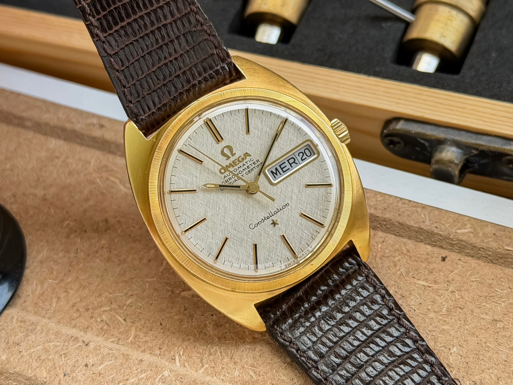 Omega Constellation C-shape 18k solid gold day-date 1967