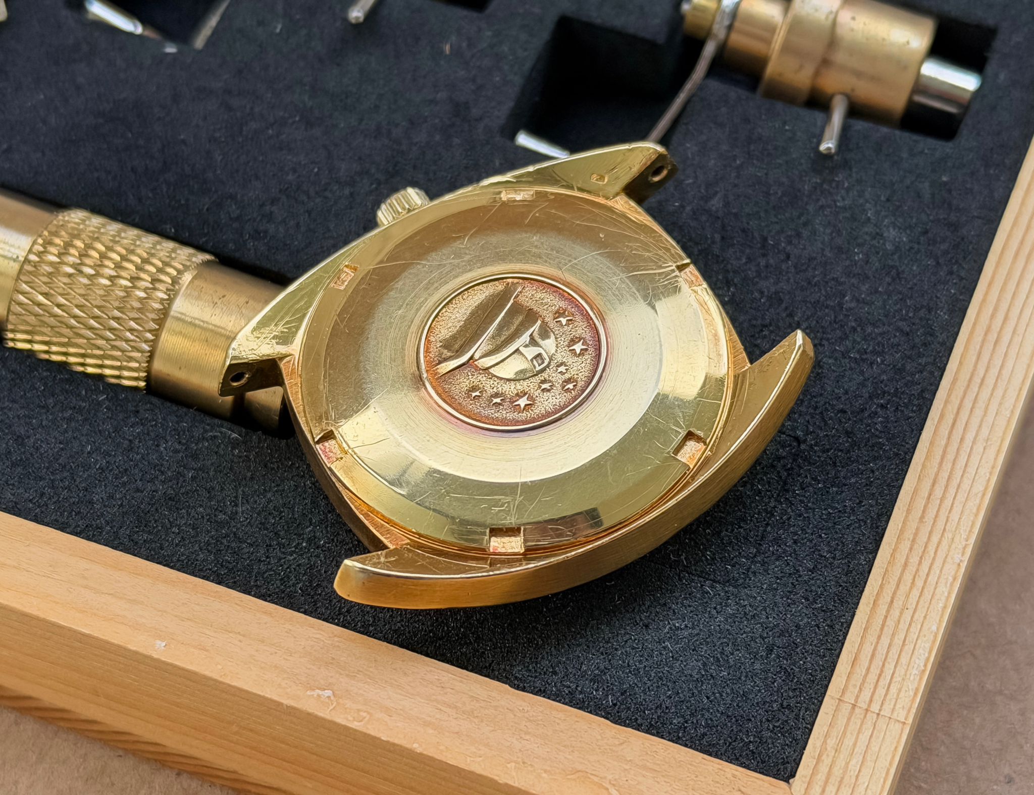 Omega Constellation C-shape 18k solid gold day-date 1967