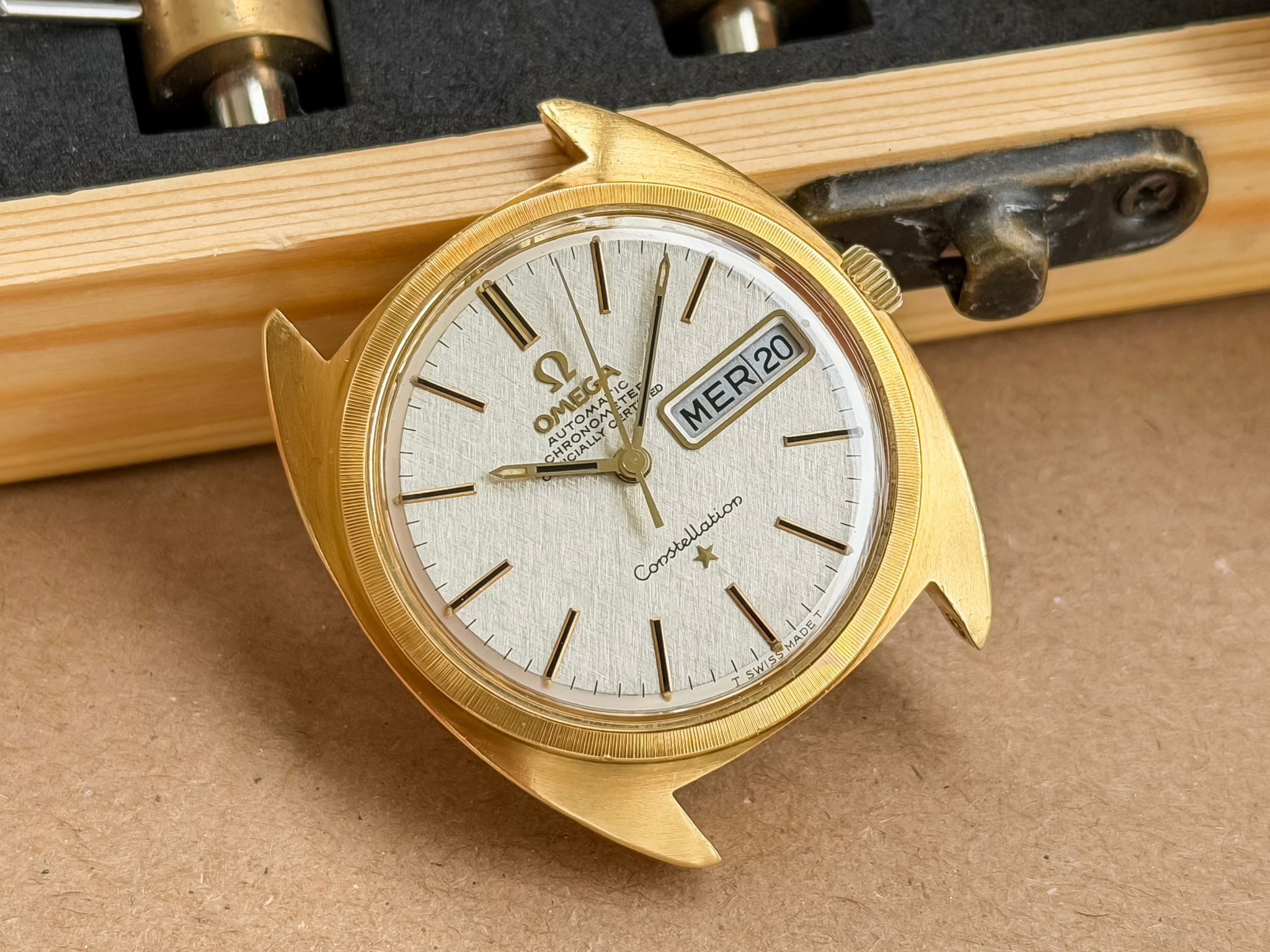 Omega Constellation C-shape 18k solid gold day-date 1967