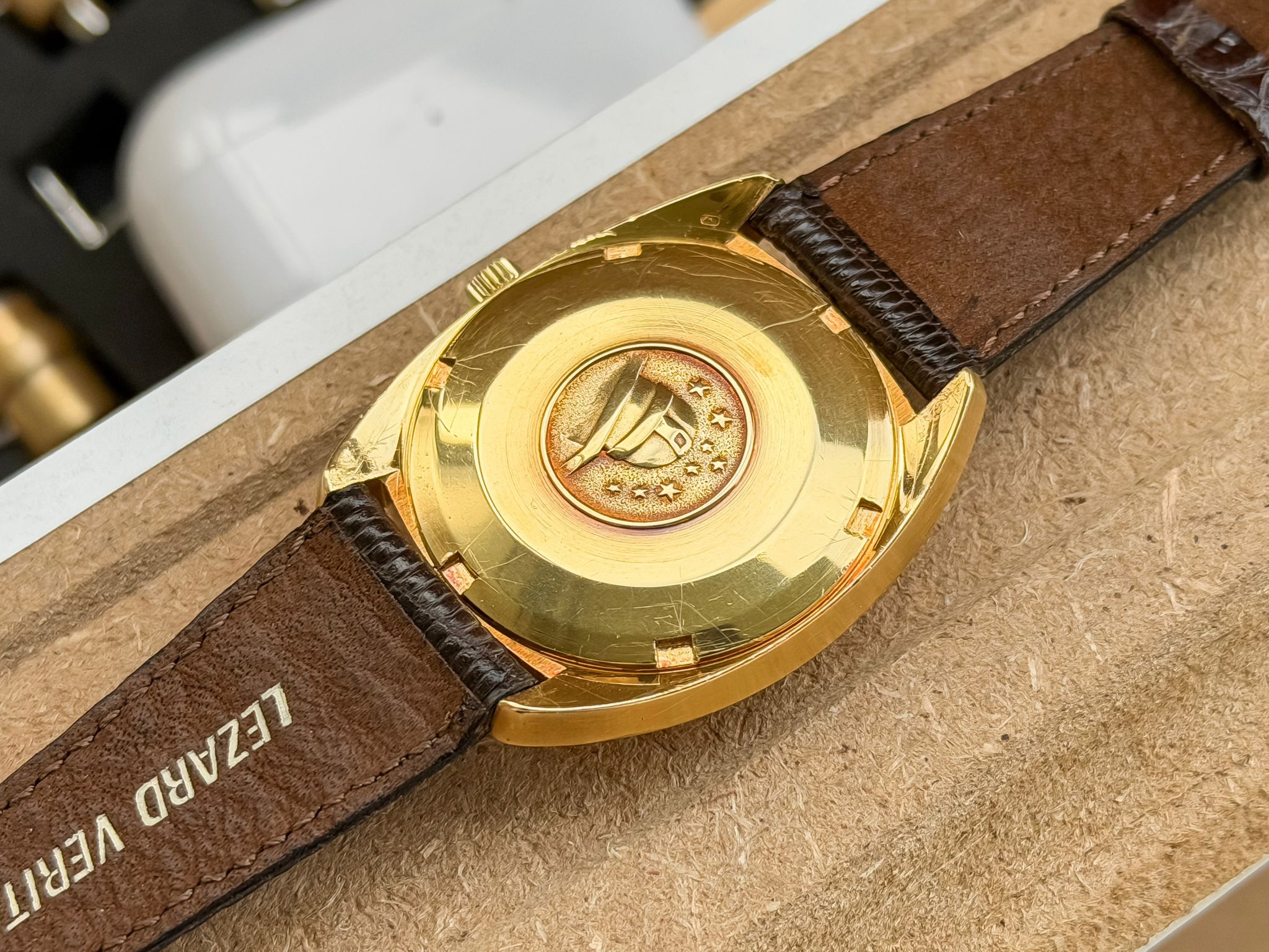 Omega Constellation C-shape 18k solid gold day-date 1967