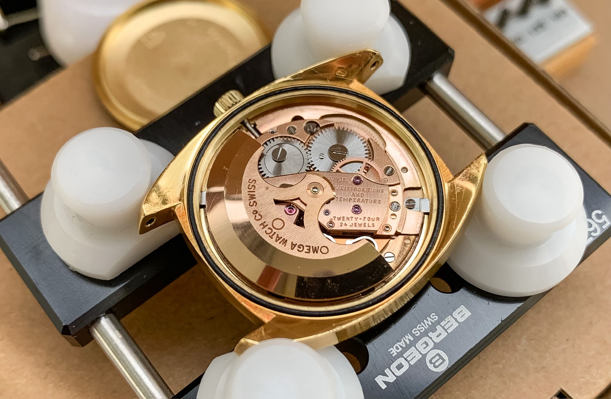 Omega Constellation C-shape 18k solid gold day-date 1967