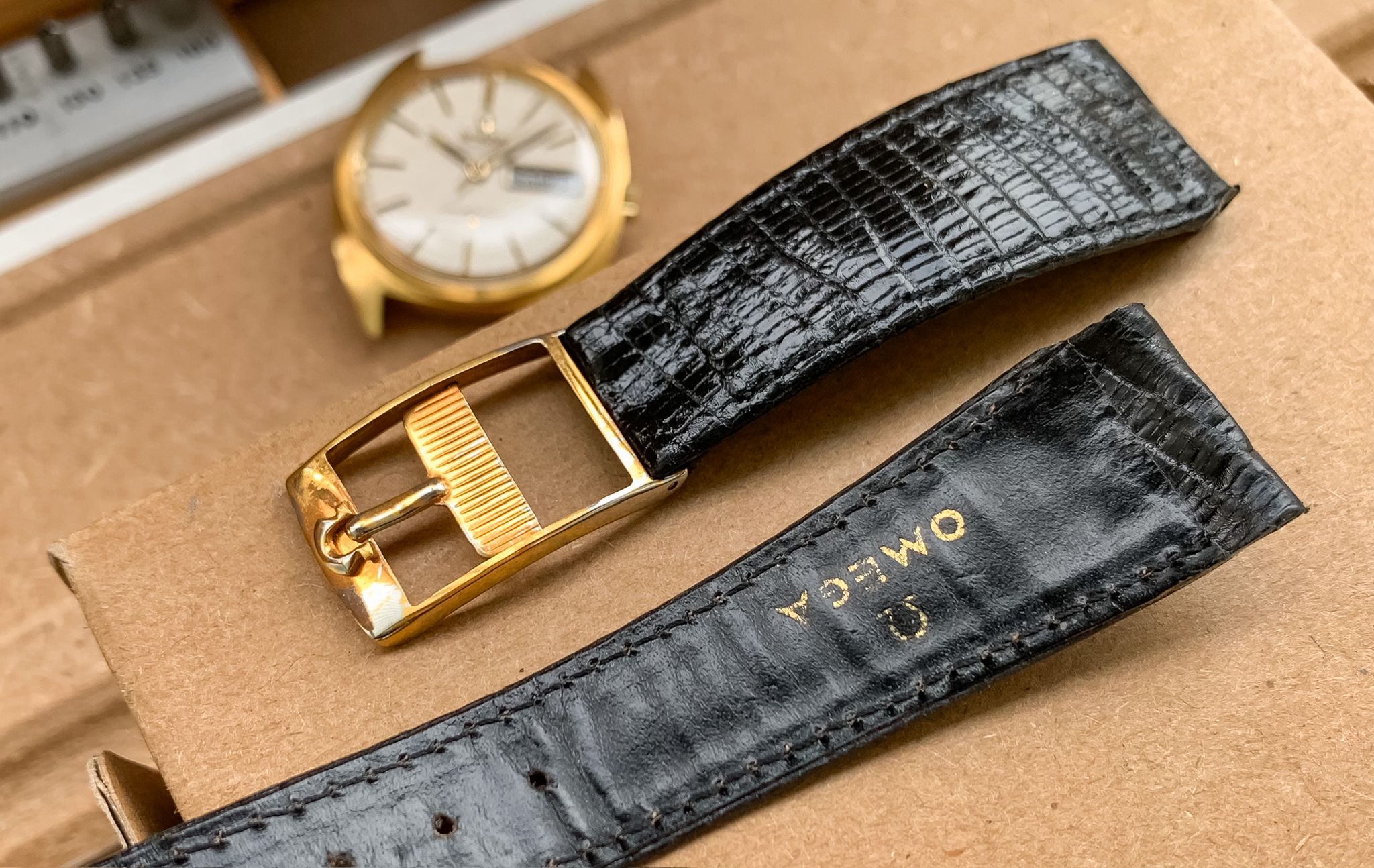 Omega Constellation C-shape 18k solid gold day-date 1967