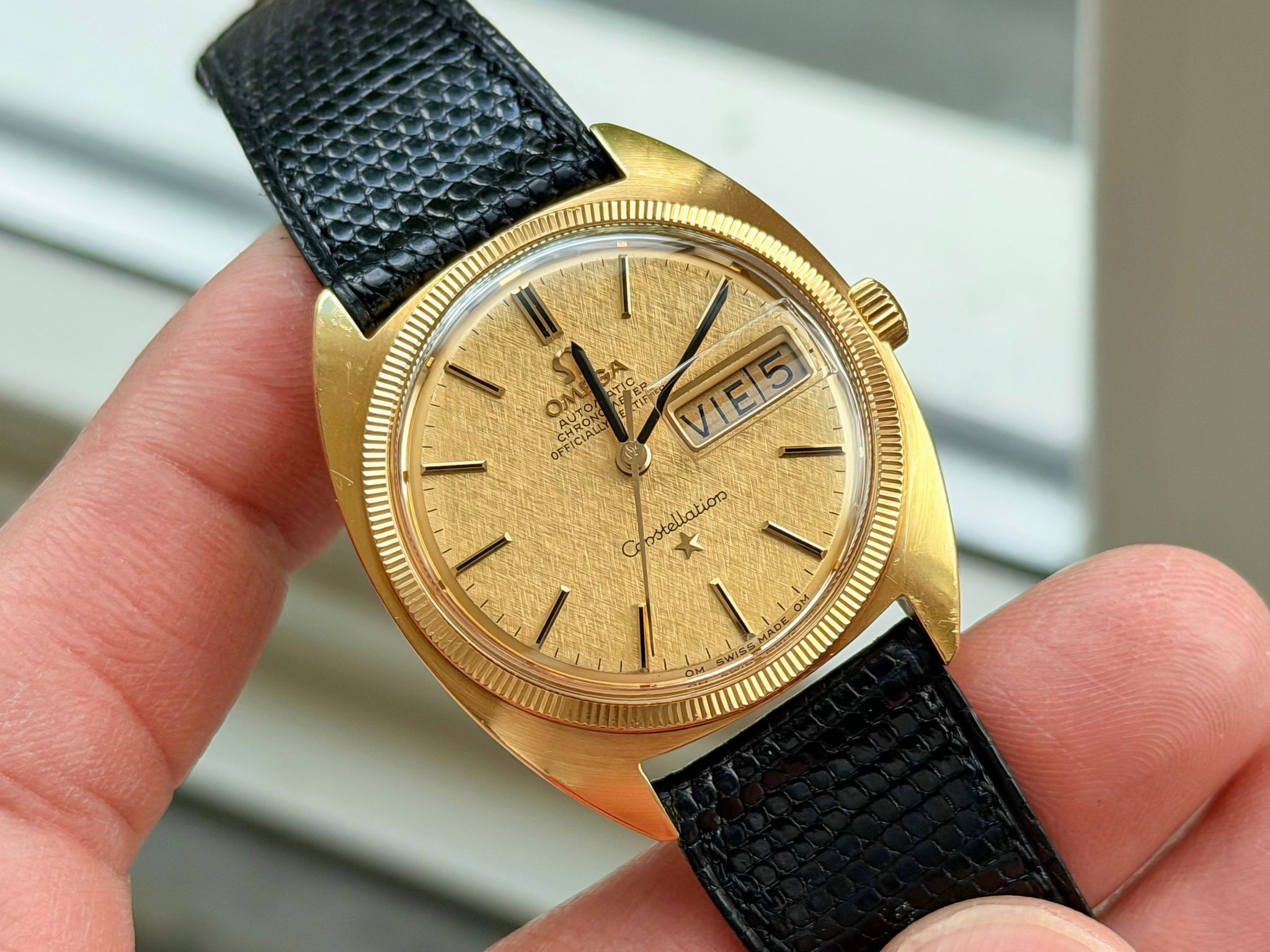 Omega Constellation C-shape 18k solid gold day-date 1968