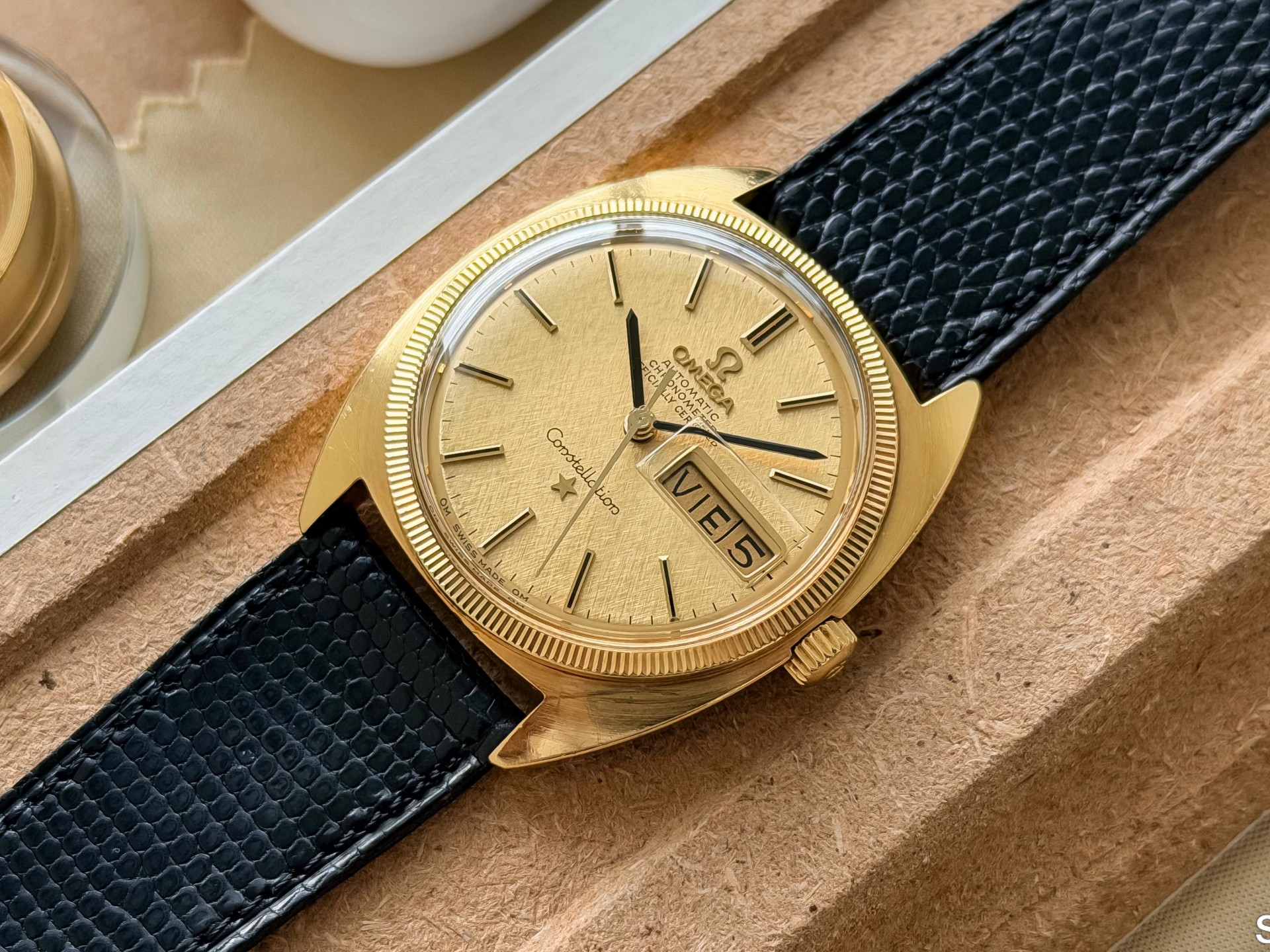 Omega Constellation C-shape 18k solid gold day-date 1968