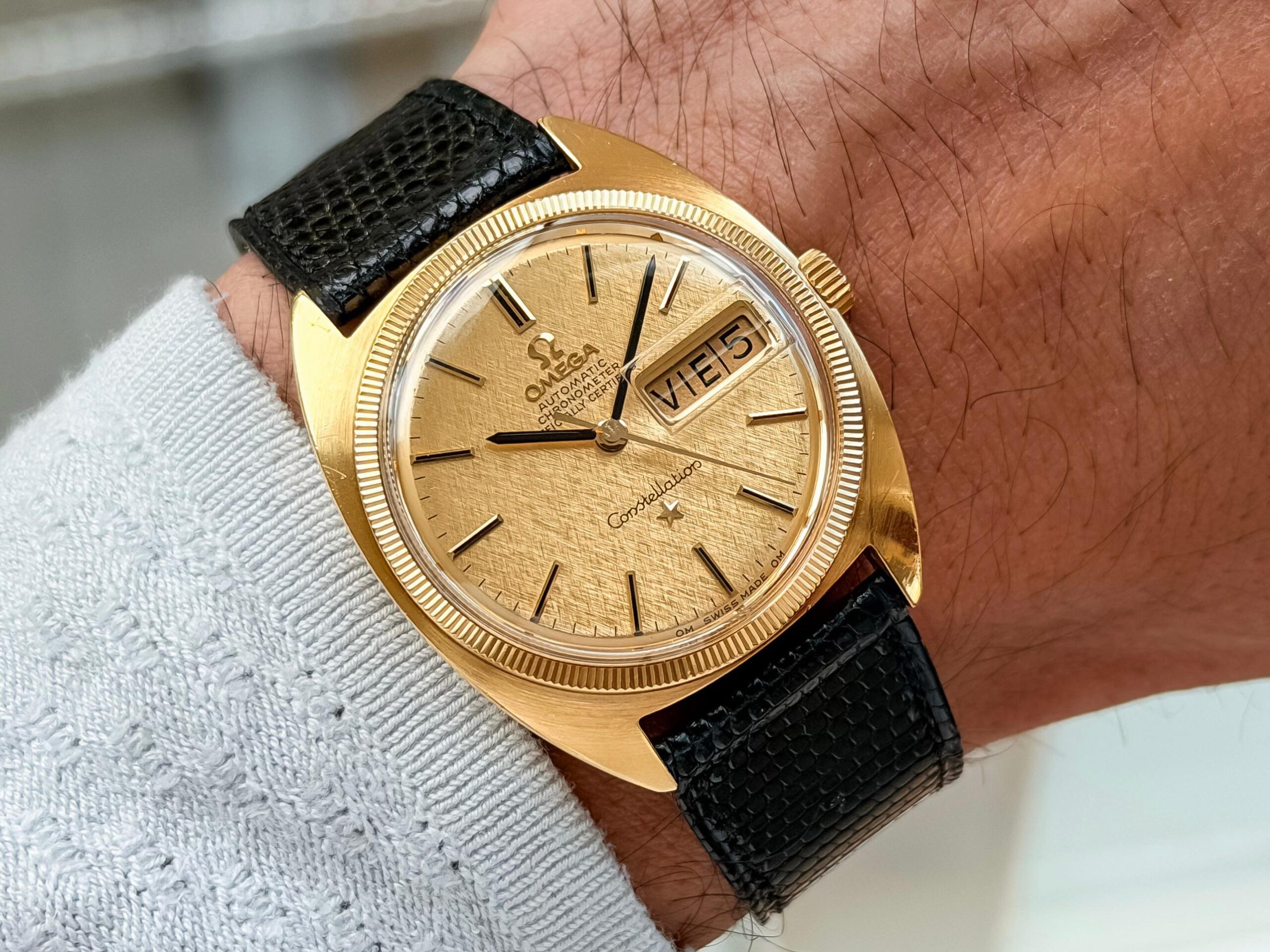 Omega Constellation C-shape 18k solid gold day-date 1968