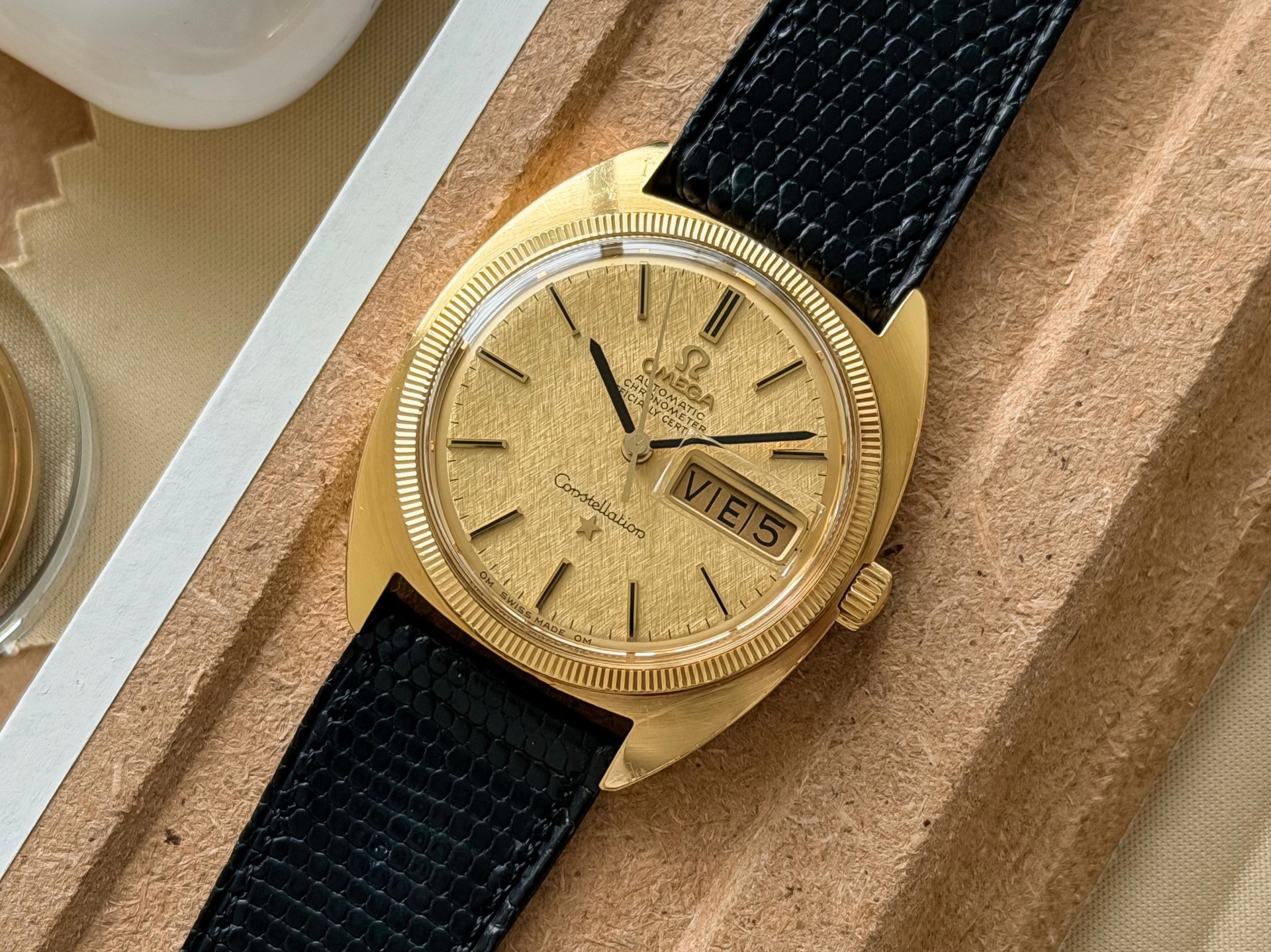 Omega Constellation C-shape 18k solid gold day-date 1968