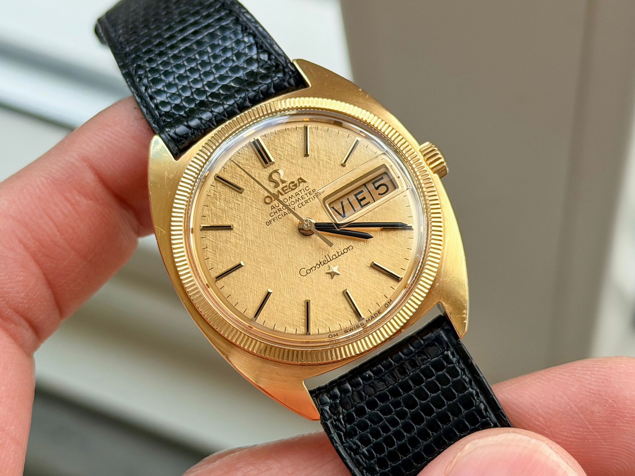 Omega Constellation C-shape 18k solid gold day-date 1968