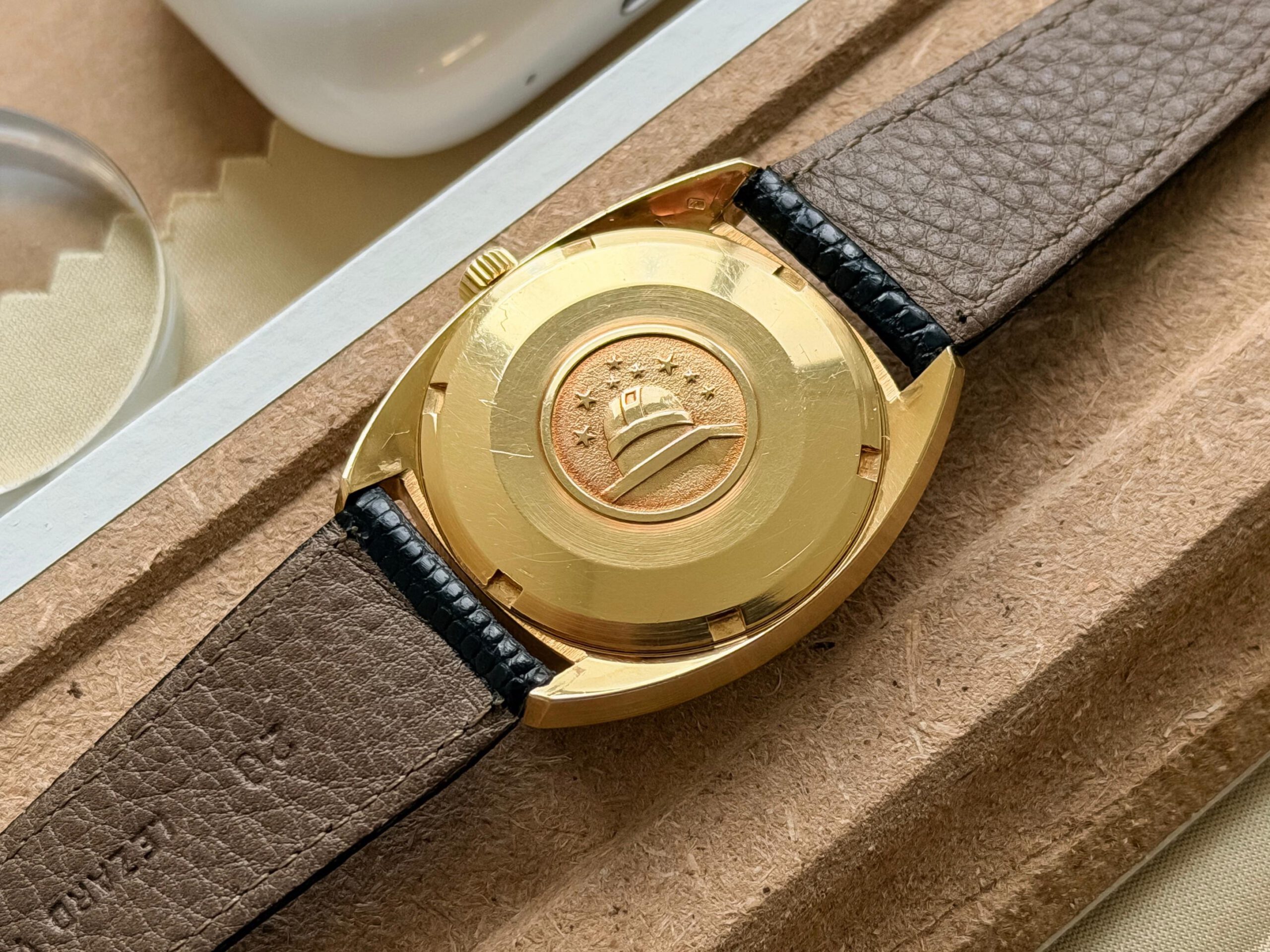 Omega Constellation C-shape 18k solid gold day-date 1968